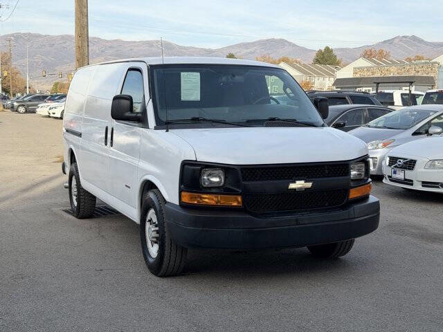 Used 2017 Chevrolet Express 2500 image 2
