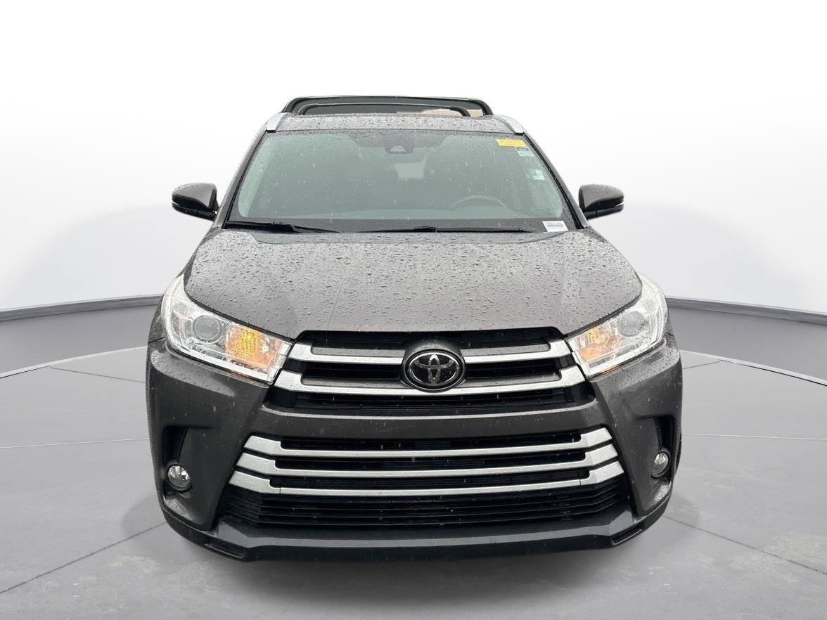 Used 2017 Toyota Highlander XLE AWD/4WD image 3