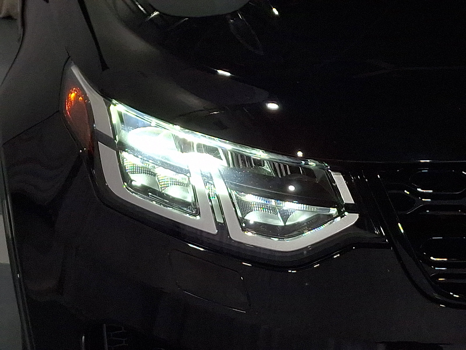 Certified 2023 Land Rover Discovery Sport S R-Dynamic AWD/4WD image 8