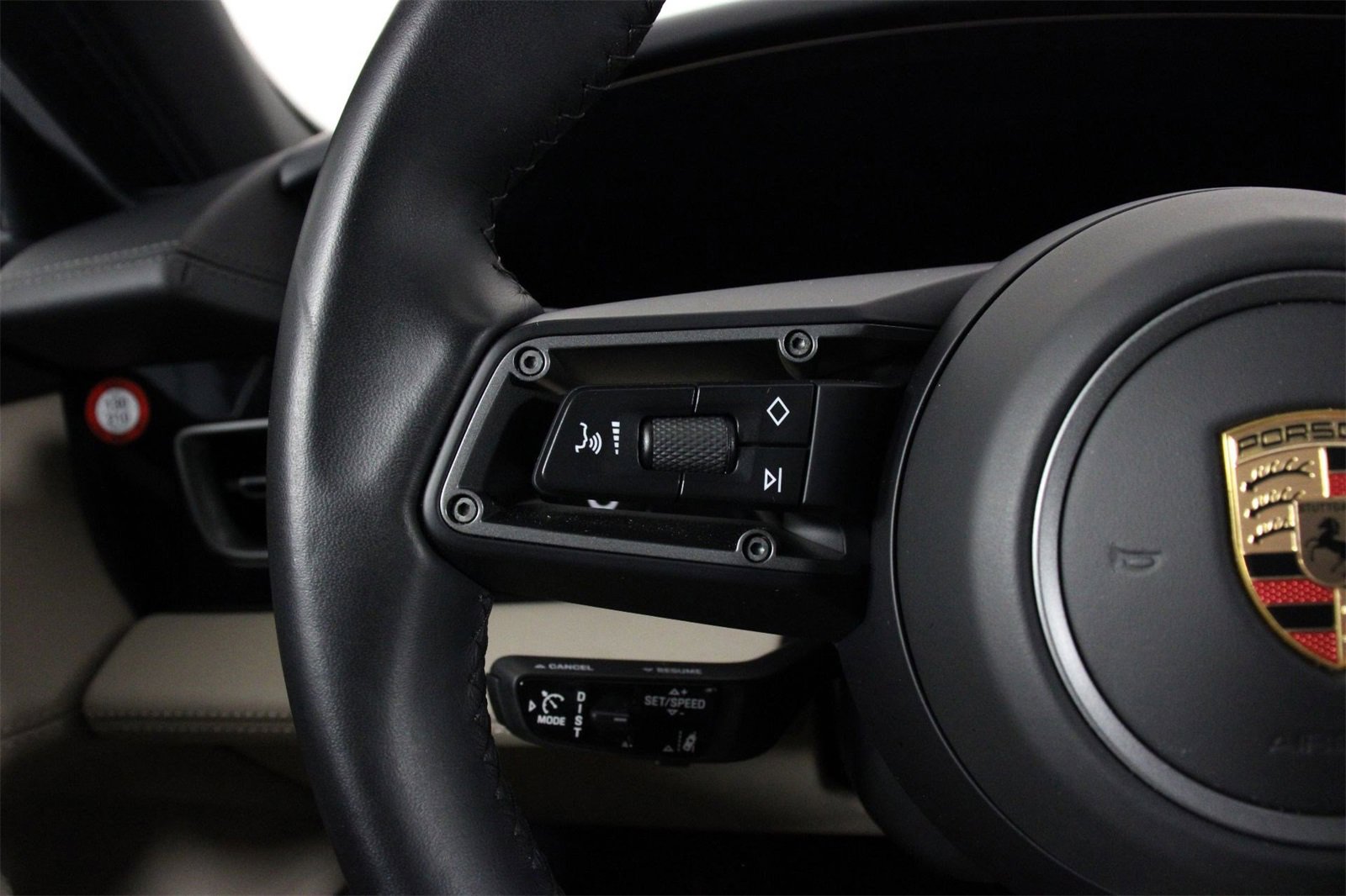 Used 2025 Porsche Taycan image 14