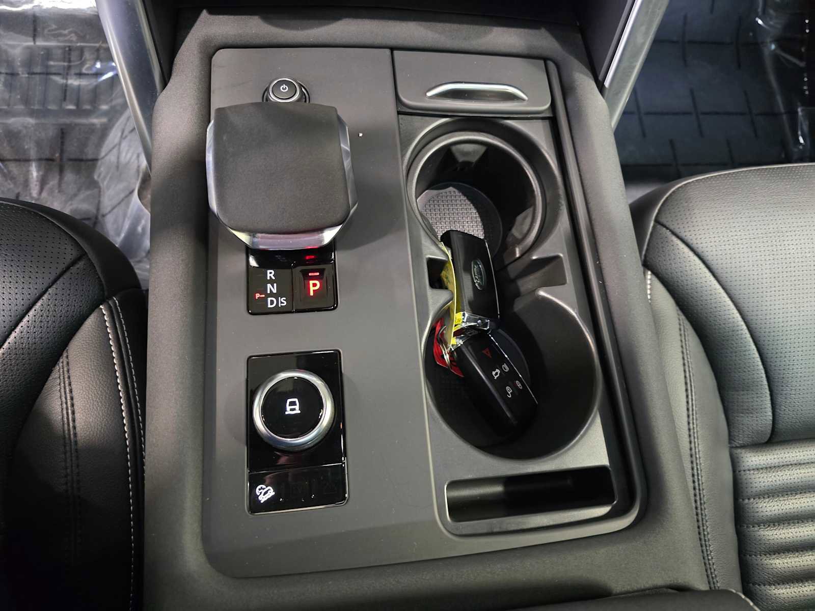 Used 2024 Land Rover Discovery Dynamic SE image 20