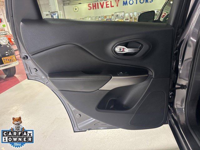 Used 2019 Jeep Cherokee Limited w/ Technology Group AWD/4WD image 14