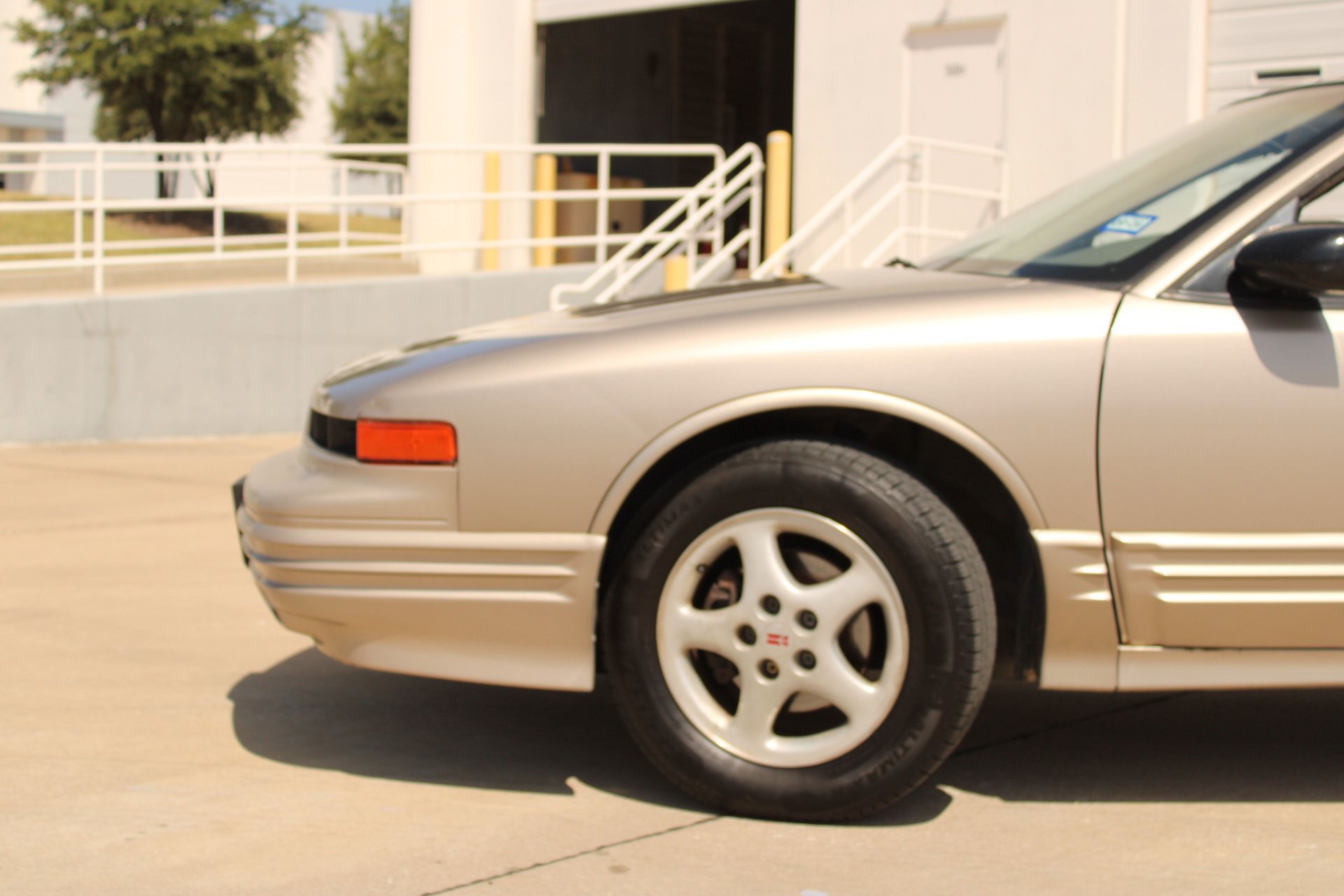 Used 1997 Oldsmobile Cutlass Supreme SL FWD image 26