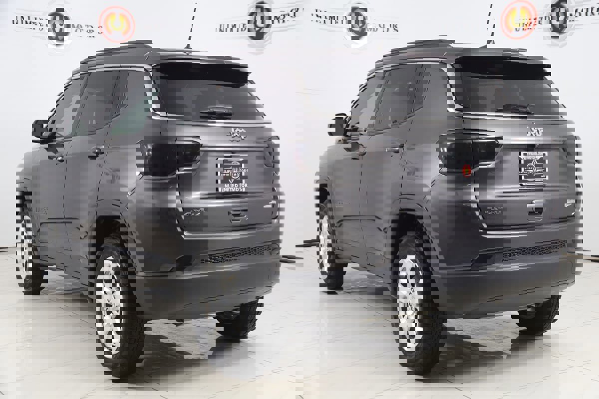 Used 2018 Jeep Compass Latitude w/ Popular Equipment Group image 4