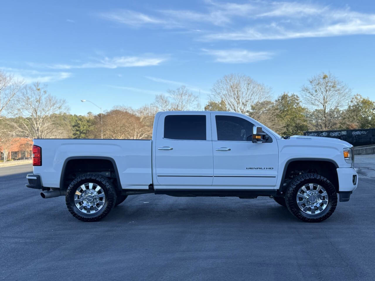 Used 2017 GMC Sierra 2500 Denali w/ Duramax Plus Package AWD/4WD image 7
