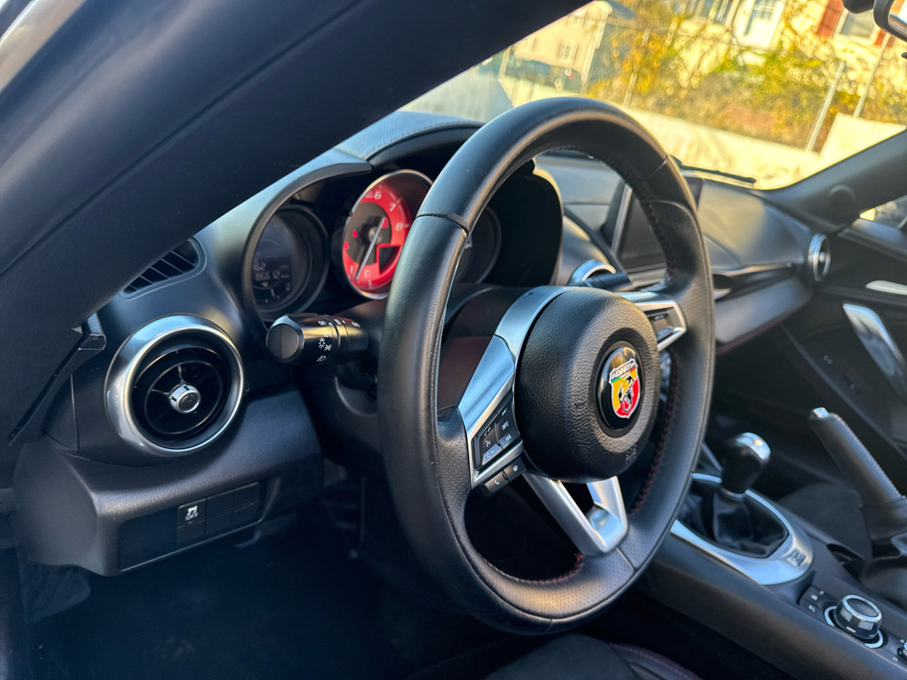 Used 2017 FIAT 124 Spider Abarth image 28