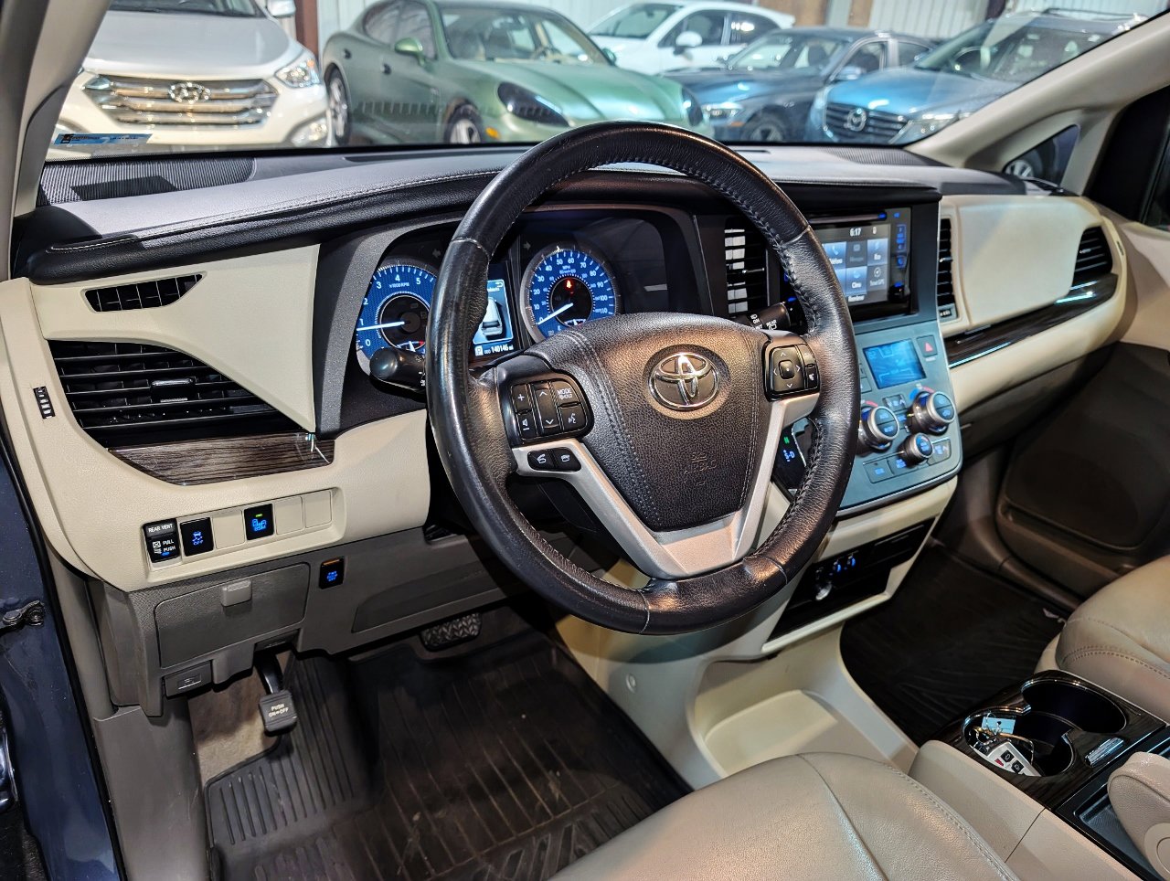 Used 2017 Toyota Sienna XLE image 13