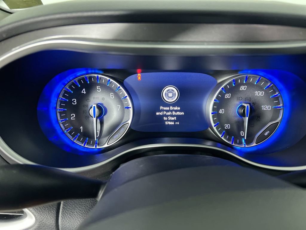 Used 2024 Chrysler Pacifica Touring-L FWD image 20