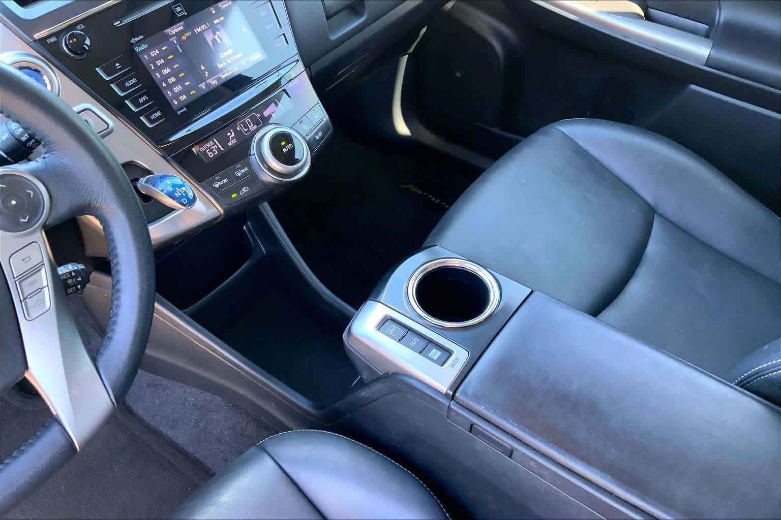 Used 2017 Toyota Prius V Five w/ Advanced Technology Package FWD image 17