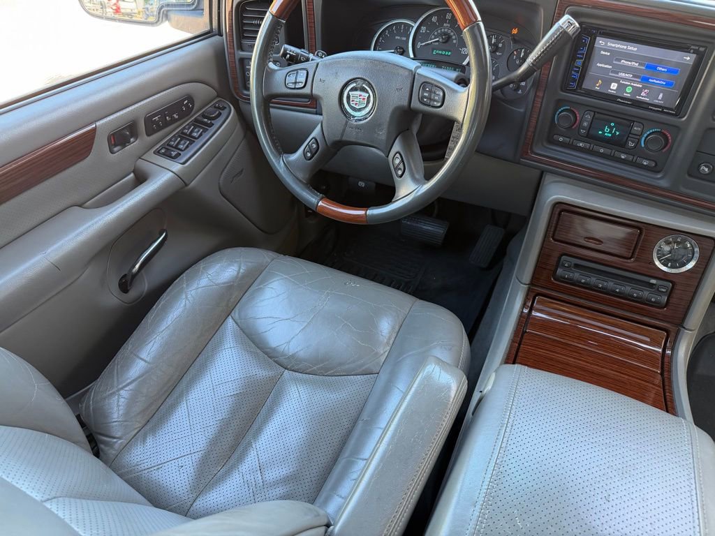 Used 2004 Cadillac Escalade EXT image 18