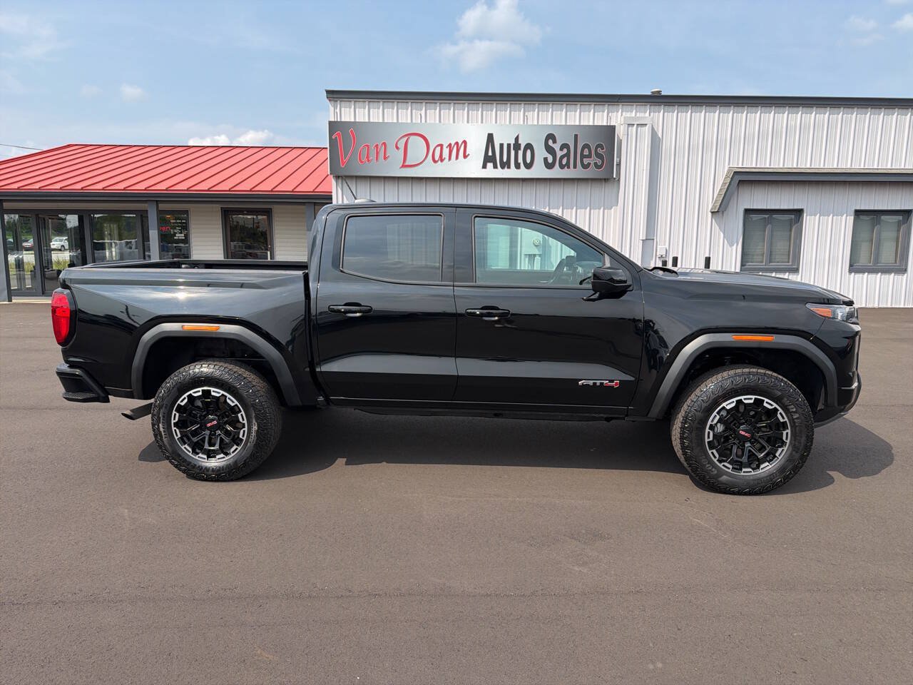 Used 2026 GMC Canyon AT4 w/ Technology Plus Package AWD/4WD image 1