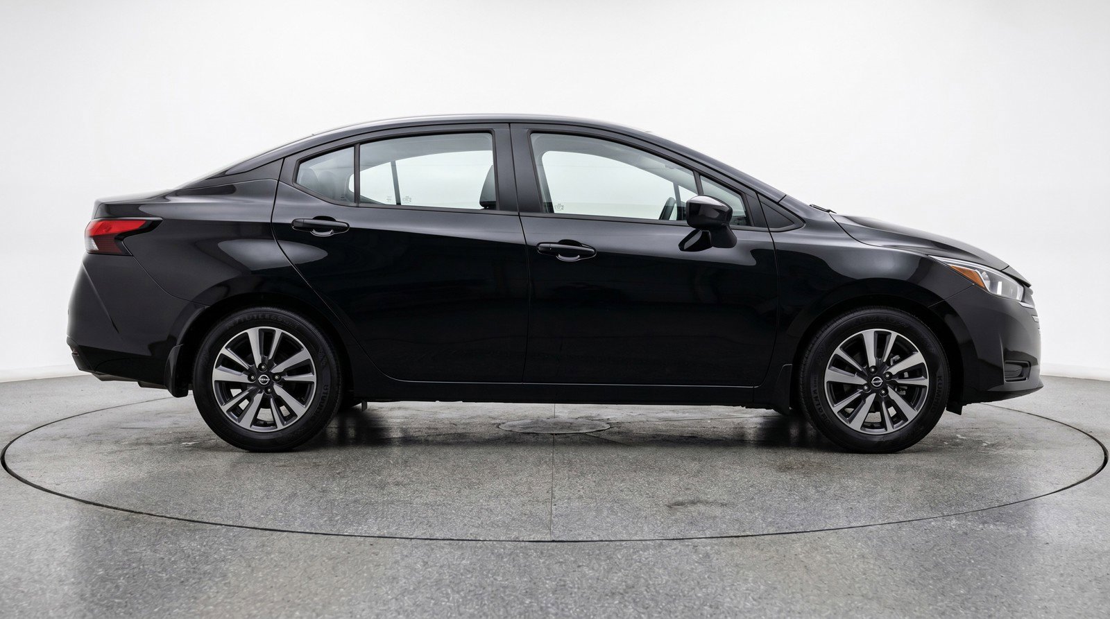 Used 2025 Nissan Versa SV FWD image 11