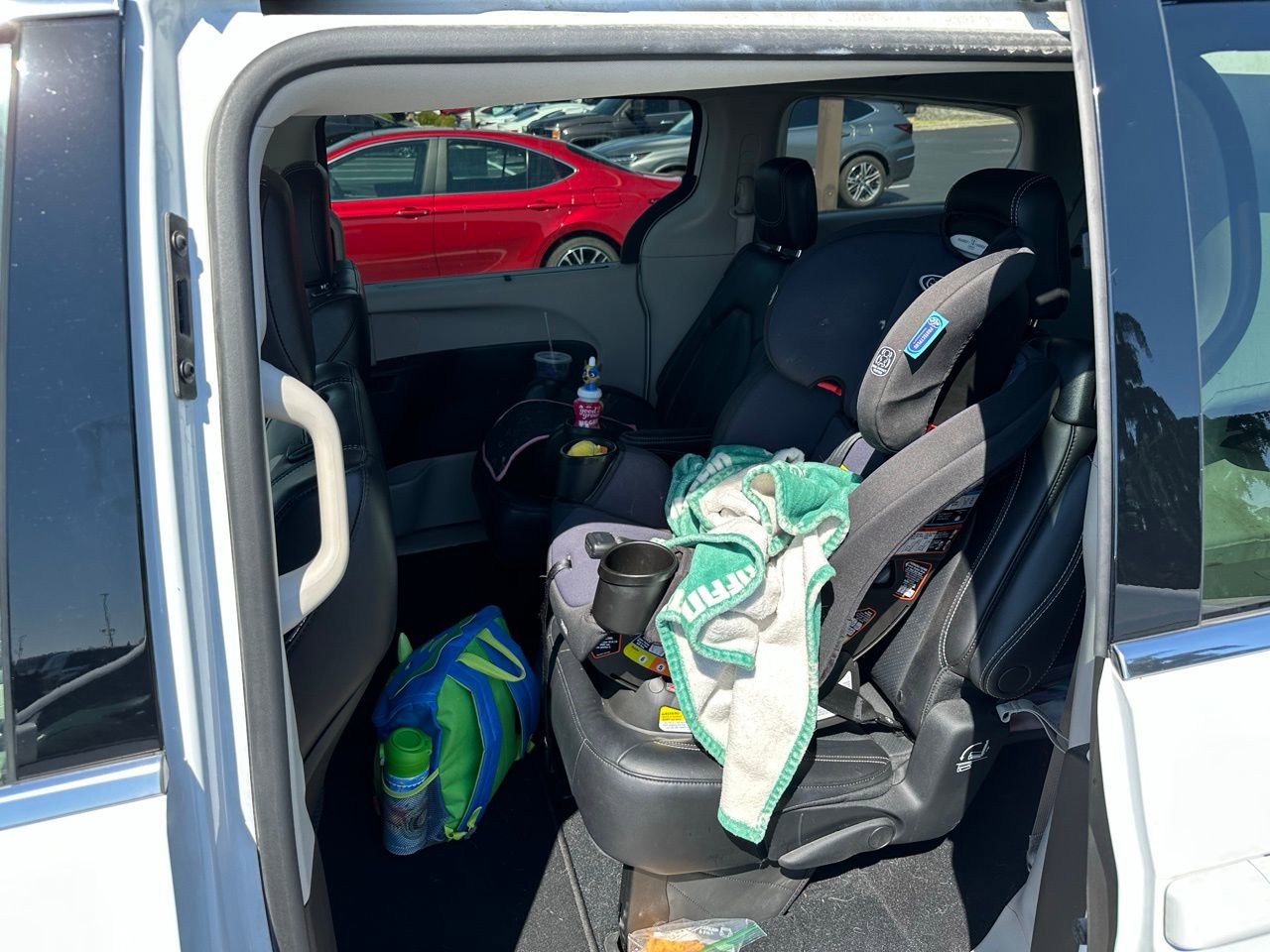 Used 2023 Chrysler Pacifica Touring-L image 5