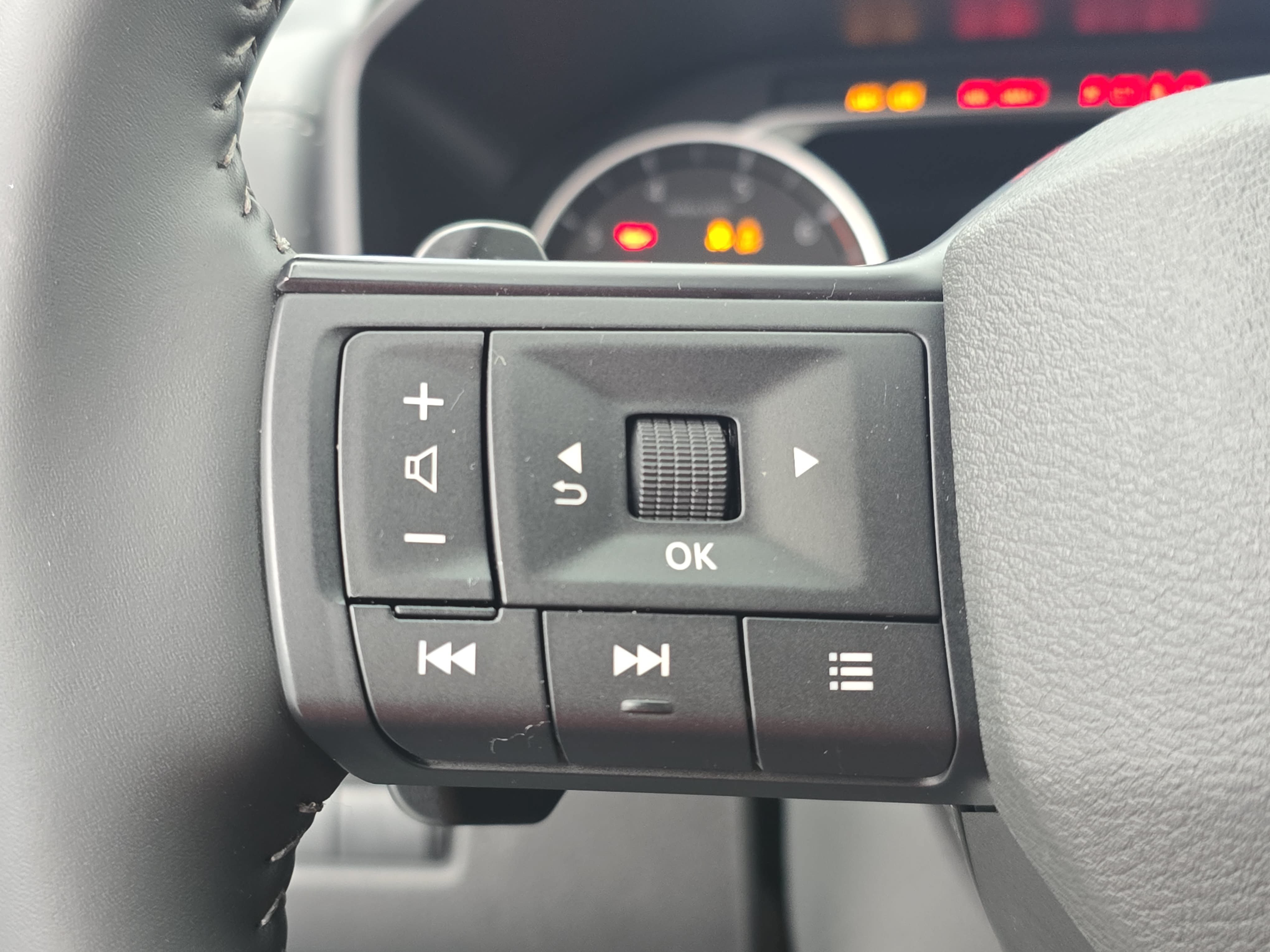 Certified 2026 Nissan Rogue SV FWD image 17