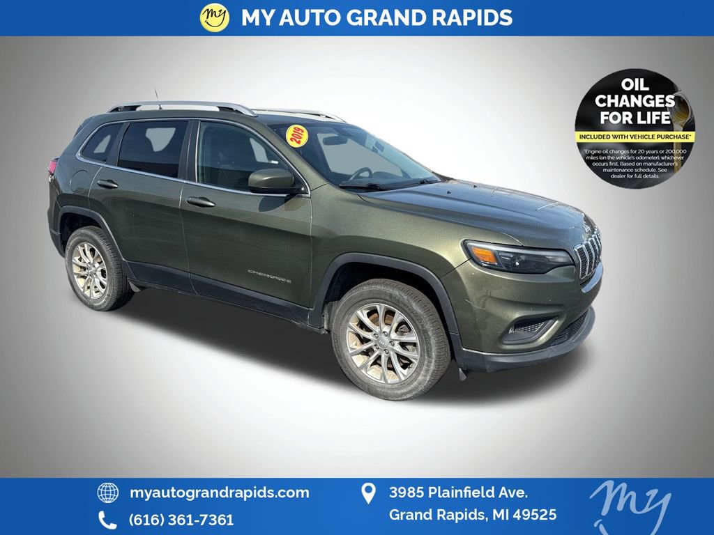 Used 2019 Jeep Cherokee Latitude w/ Cold Weather Group AWD/4WD image 1