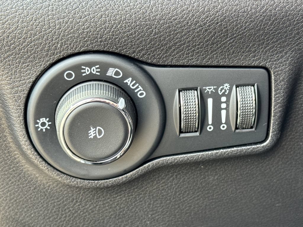 Used 2025 Jeep Compass Trailhawk AWD/4WD image 28
