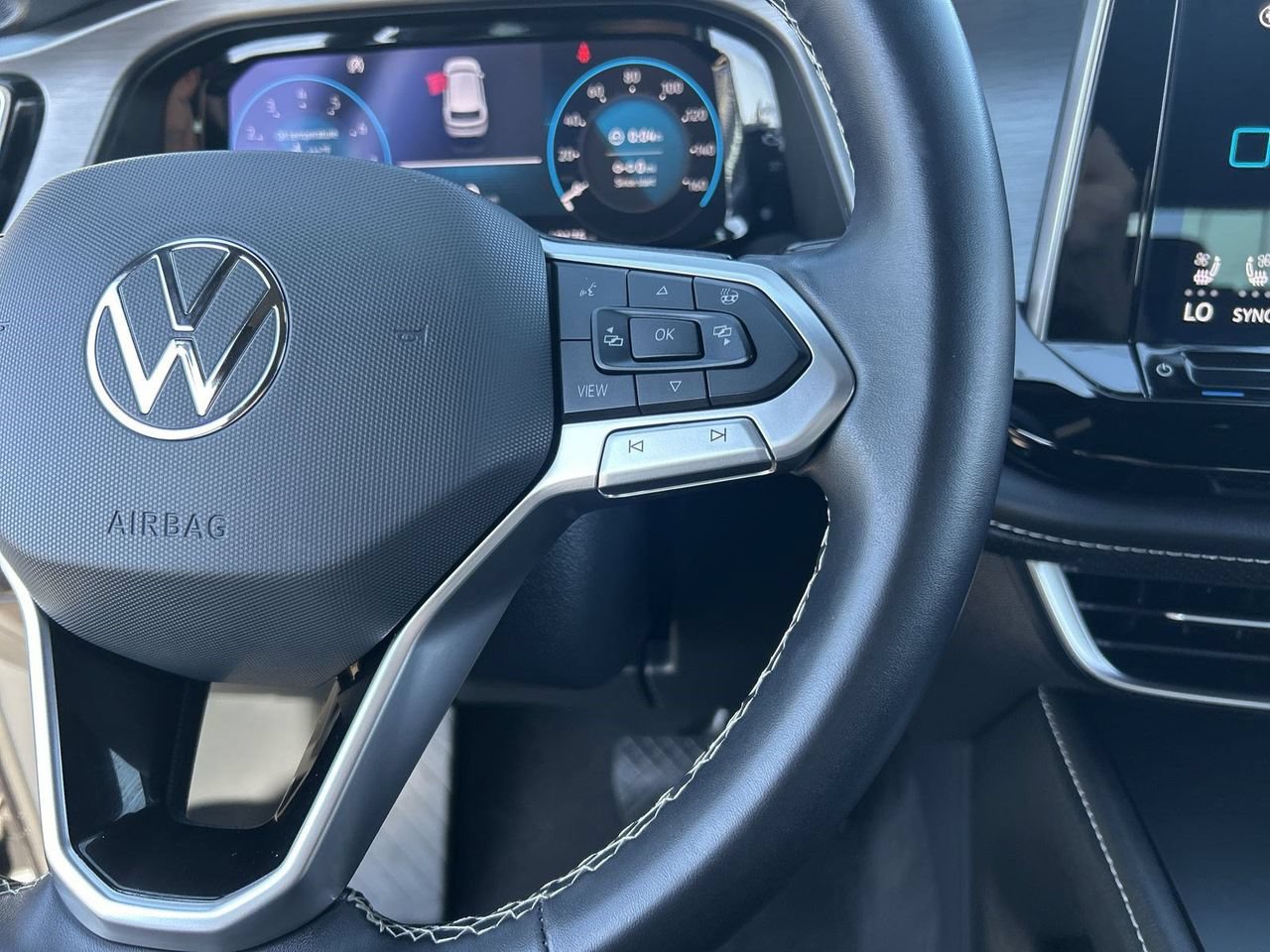 Used 2024 Volkswagen Atlas Cross Sport SE FWD image 21