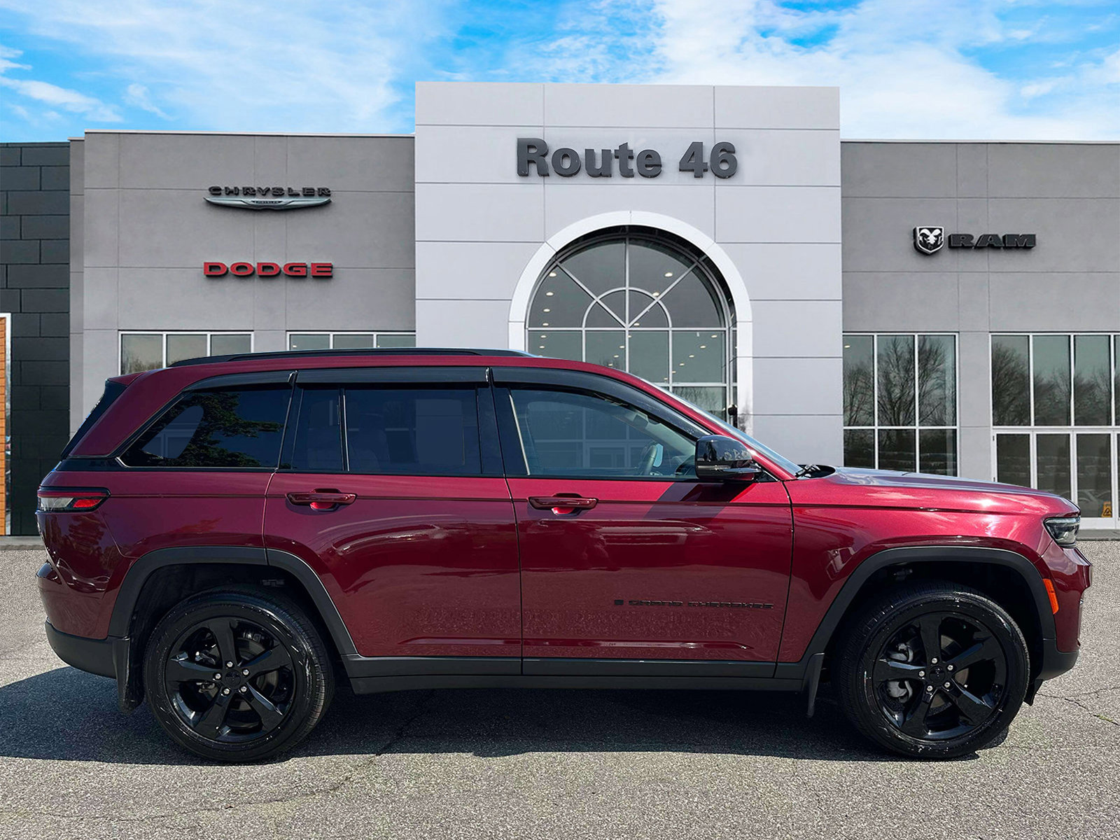 Used 2024 Jeep Grand Cherokee Limited AWD/4WD image 6