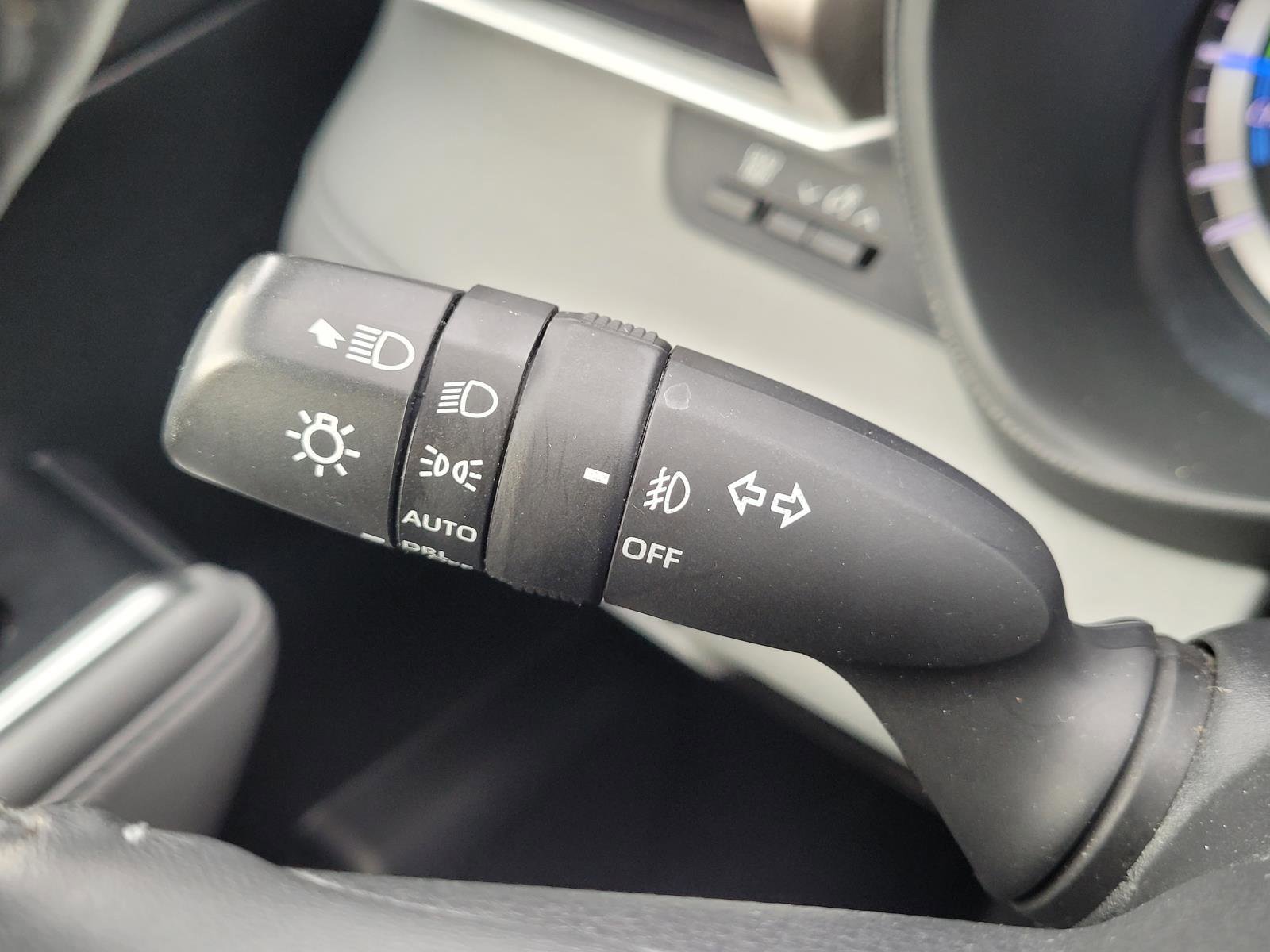 Used 2021 Toyota Highlander LE AWD/4WD image 31