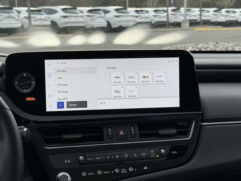 Used 2025 Lexus ES 350 Premium w/ Premium Package image 10