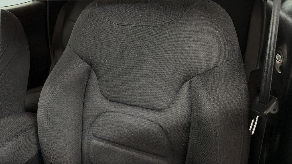 Used 2020 Jeep Renegade Latitude w/ Cold Weather Group FWD image 18