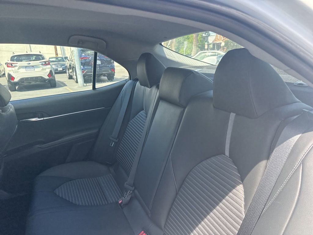 Used 2018 Toyota Camry SE FWD image 12