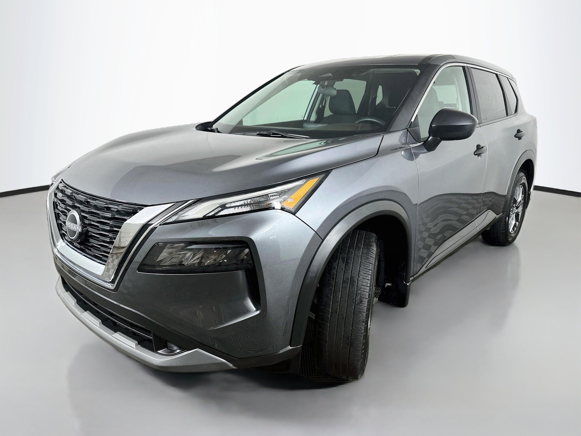Used 2023 Nissan Rogue S AWD/4WD image 3