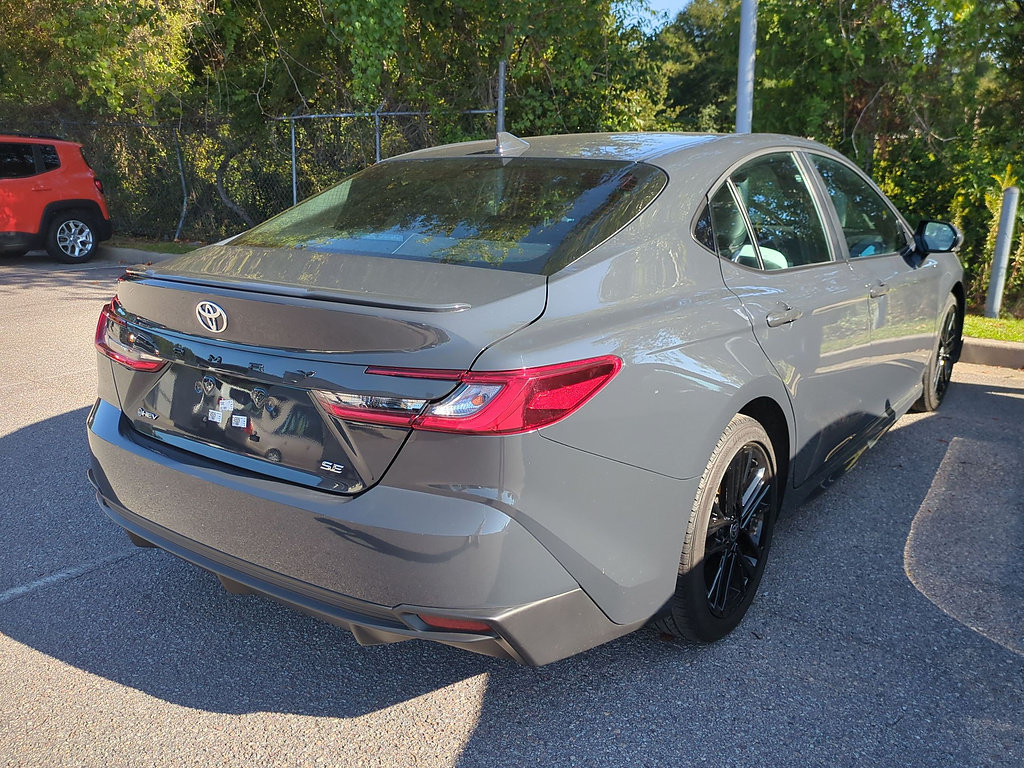 Used 2025 Toyota Camry SE FWD image 3
