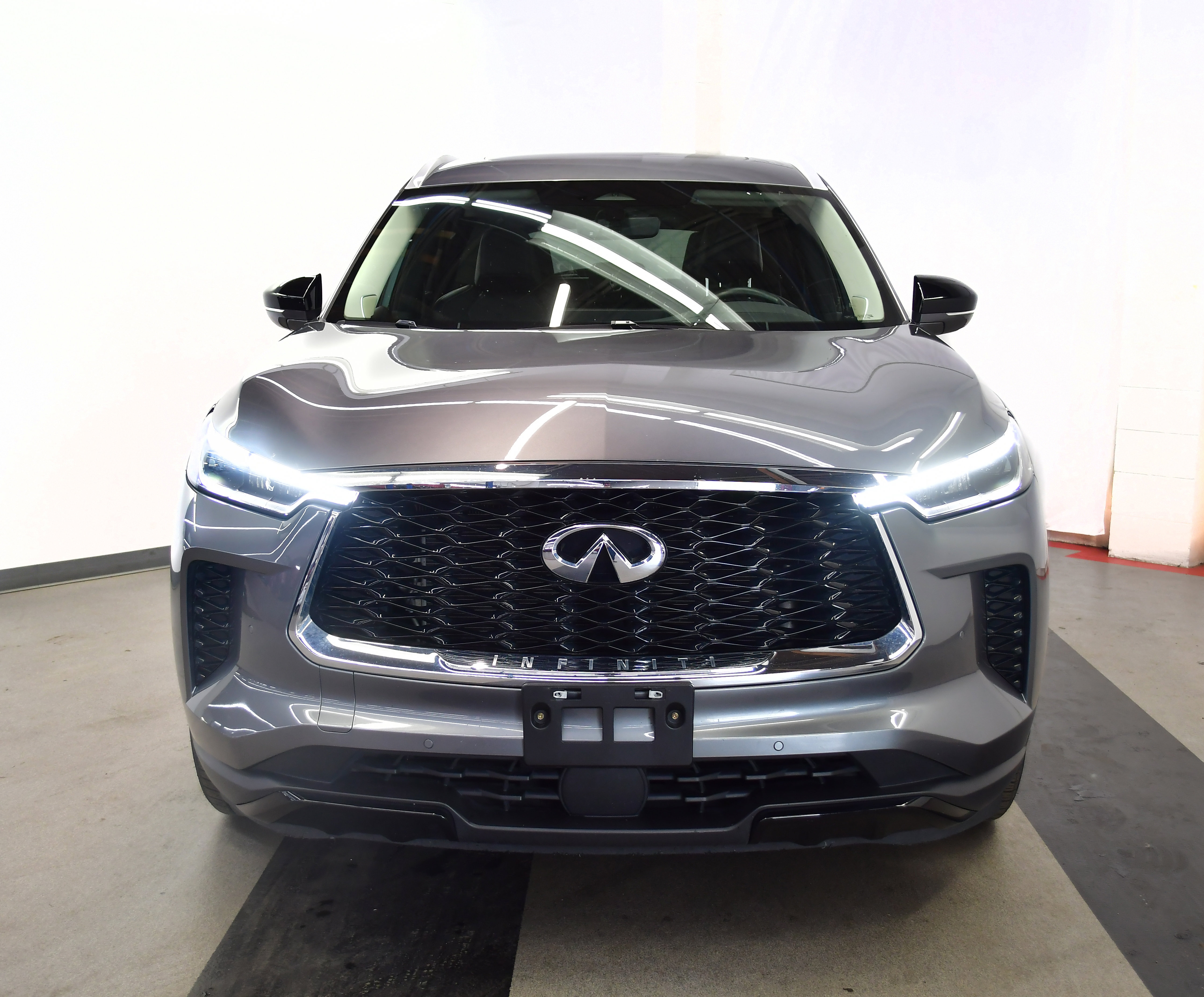 Used 2023 INFINITI QX60 Luxe w/ Performance Audio Package image 3