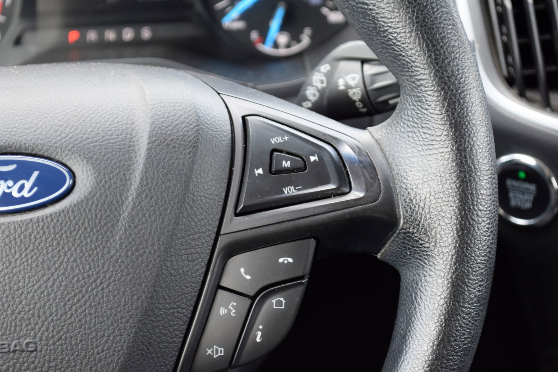 Certified 2020 Ford Edge SE image 10