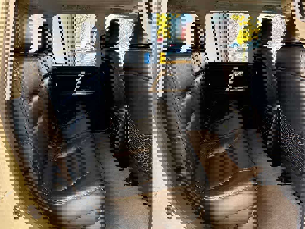 Used 2015 Toyota Land Cruiser image 23