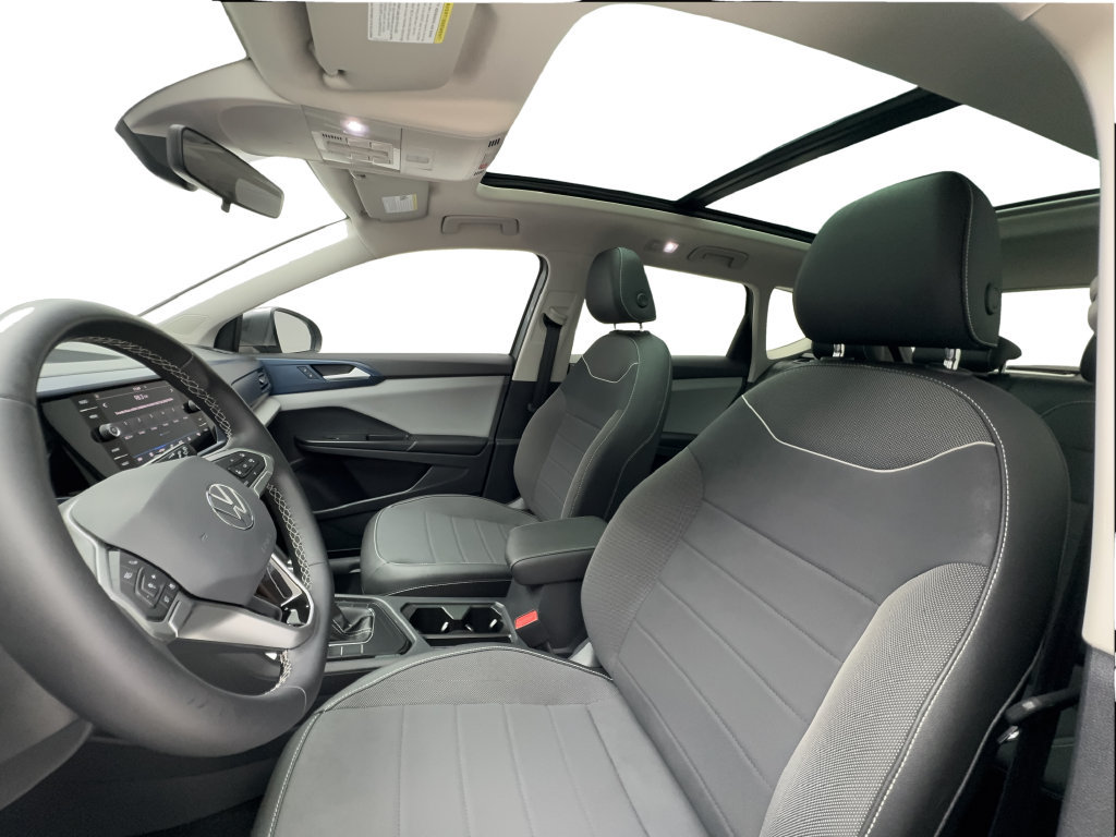 Used 2023 Volkswagen Taos SE w/ Panoramic Sunroof Package FWD image 21