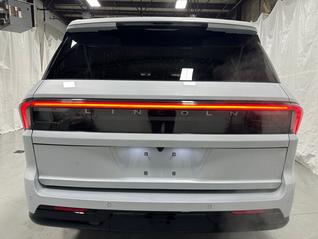 Used 2025 Lincoln Navigator Reserve image 6