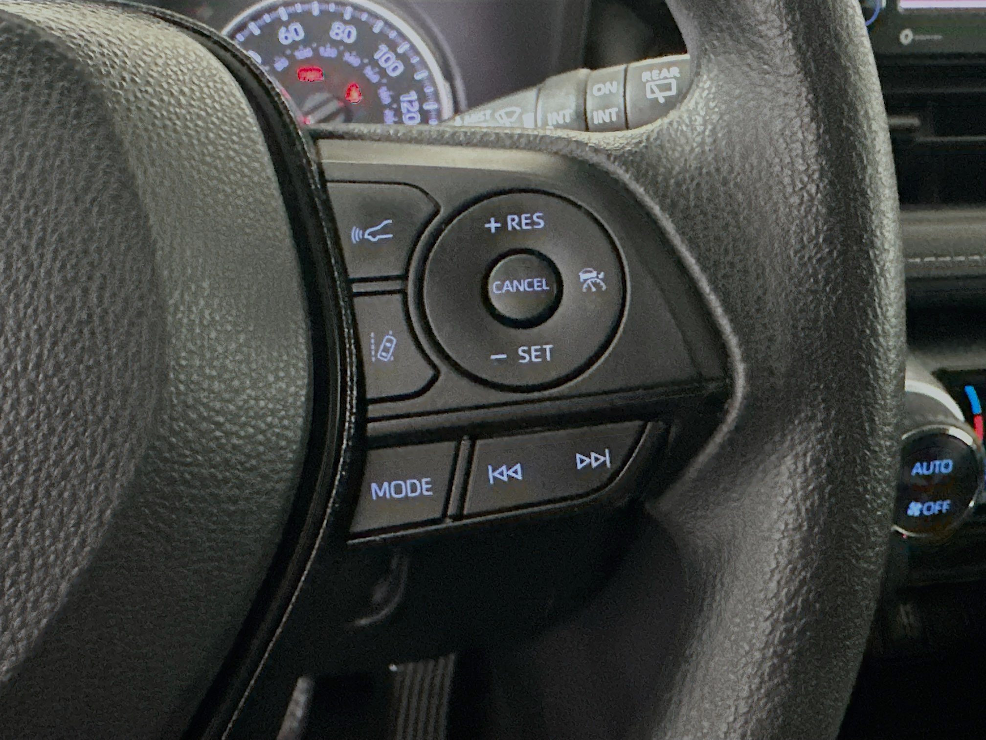 Used 2021 Toyota RAV4 XLE w/ Convenience Package FWD image 17