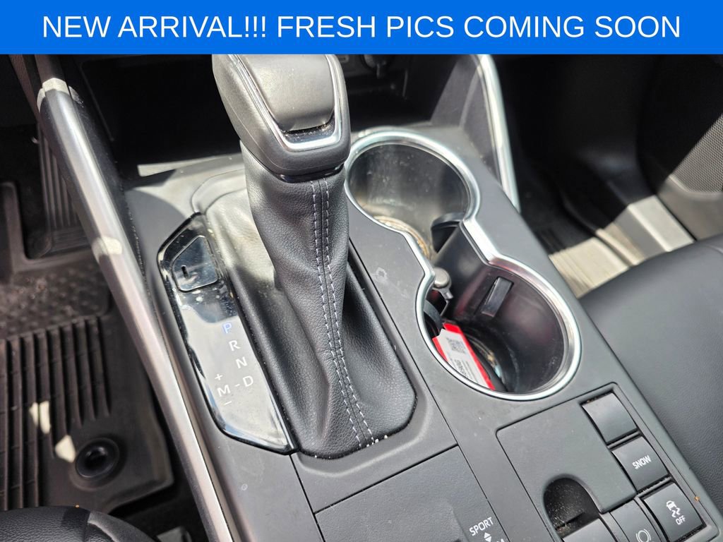 Used 2023 Toyota Highlander XLE FWD image 12