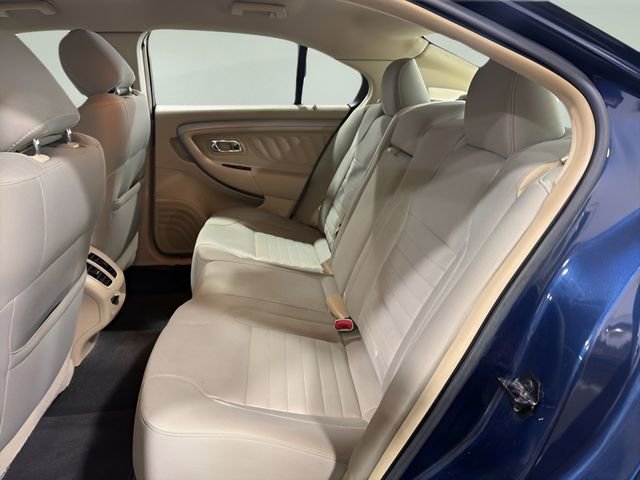Used 2017 Ford Taurus SE image 26