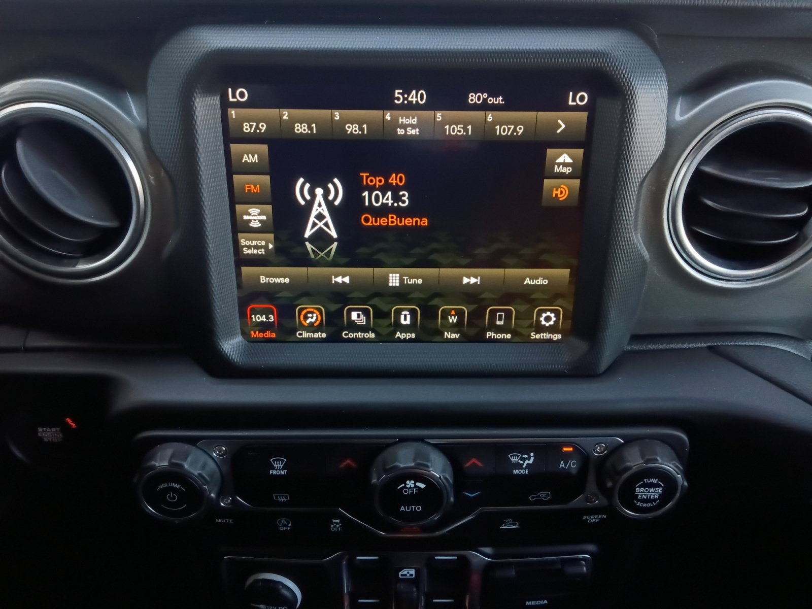 Used 2021 Jeep Wrangler Unlimited Sahara w/ Uconnect 4C Nav & Sound Group AWD/4WD image 17