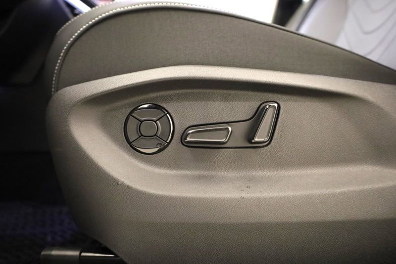 New 2026 Volkswagen Tiguan SE R-Line image 11