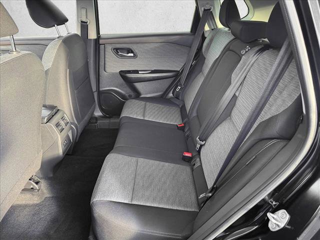 Used 2023 Nissan Rogue SV image 17