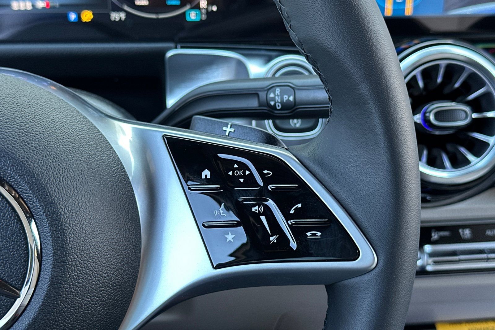 New 2025 Mercedes-Benz GLB 250 image 24