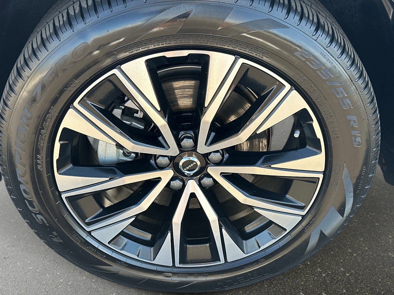 Certified 2025 Volvo XC60 B5 Plus image 10