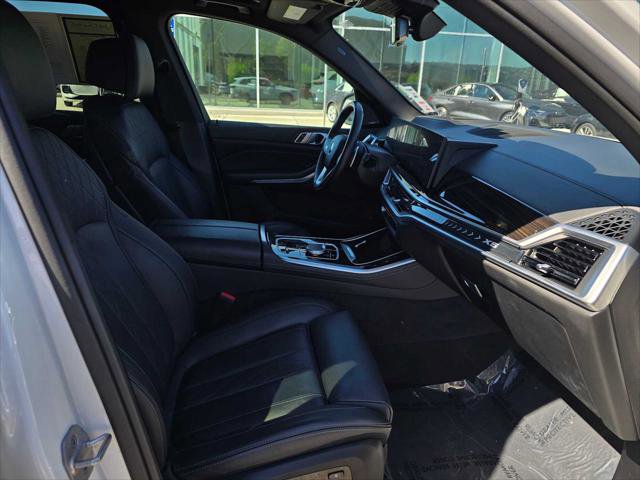 Used 2025 BMW X5 xDrive50e image 11