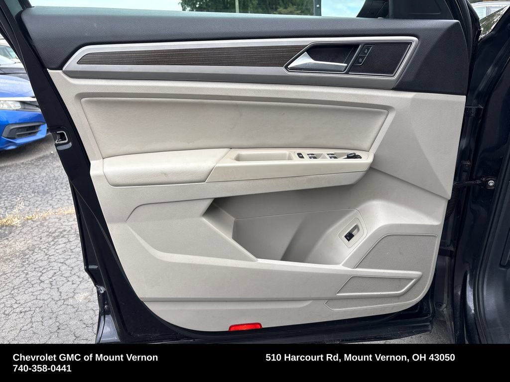 Used 2019 Volkswagen Atlas SEL R-Line AWD/4WD image 12