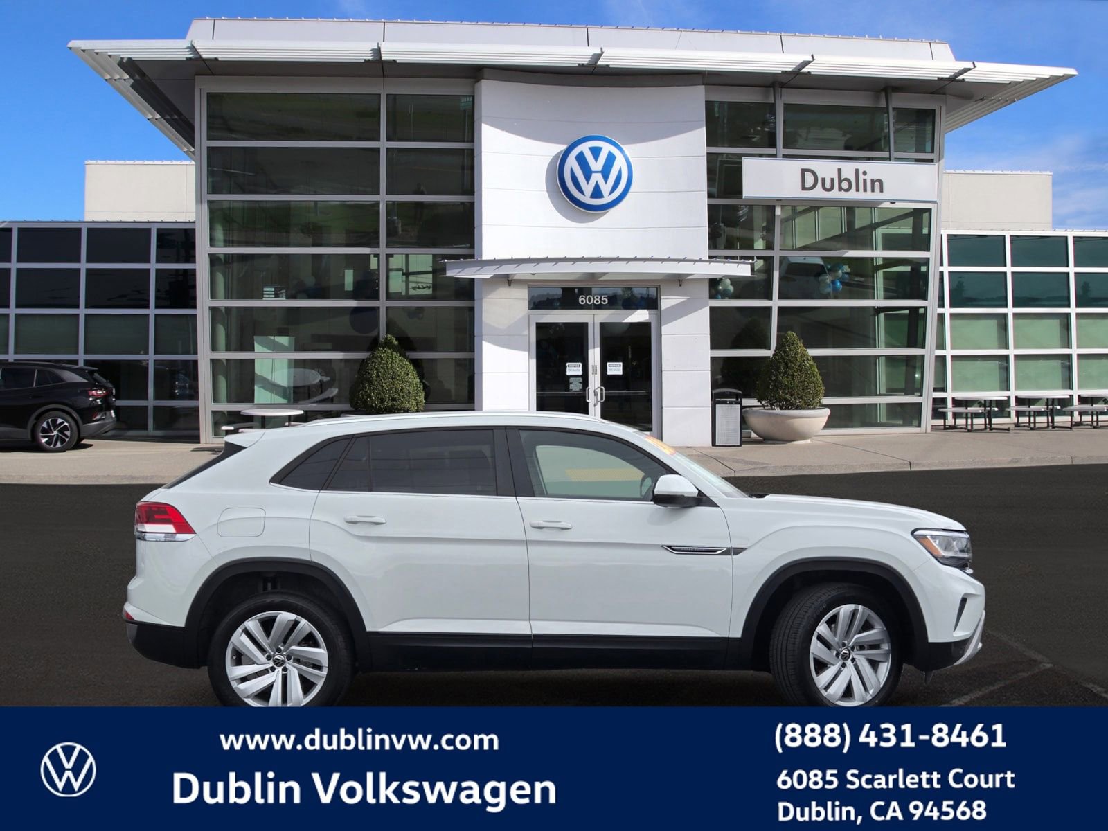Used 2023 Volkswagen Atlas Cross Sport SE FWD image 3