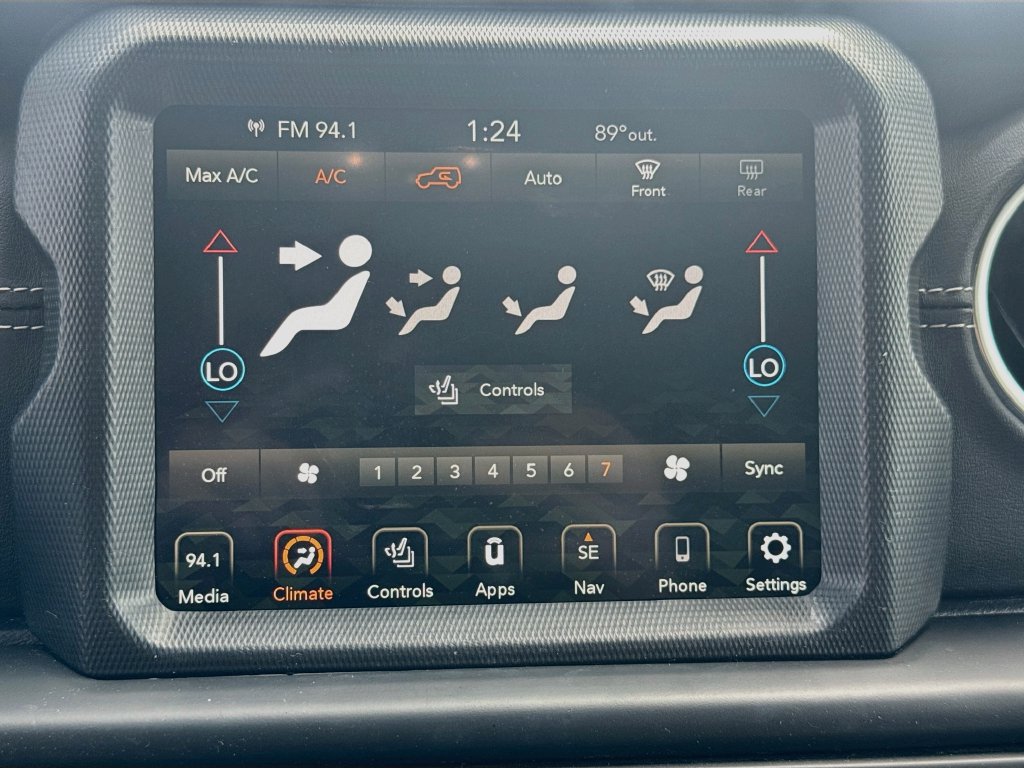 Certified 2022 Jeep Wrangler Unlimited Sahara w/ Cold Weather Group AWD/4WD image 17