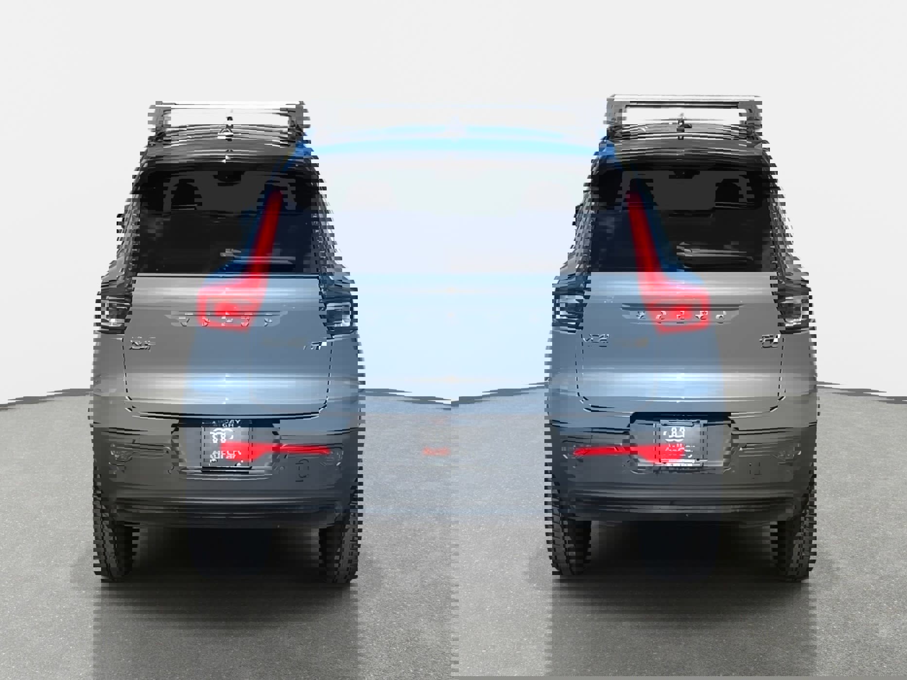 Used 2022 Volvo XC40 T5 R-Design w/ Advanced Package image 6