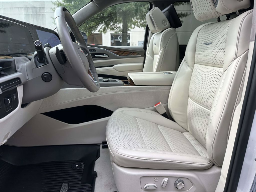 Used 2021 Cadillac Escalade ESV Sport Platinum AWD/4WD image 6