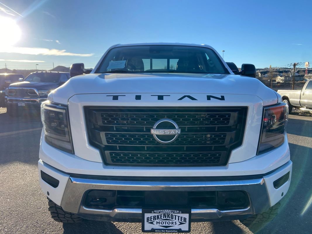 Used 2023 Nissan Titan SV w/ SV Convenience Package image 2