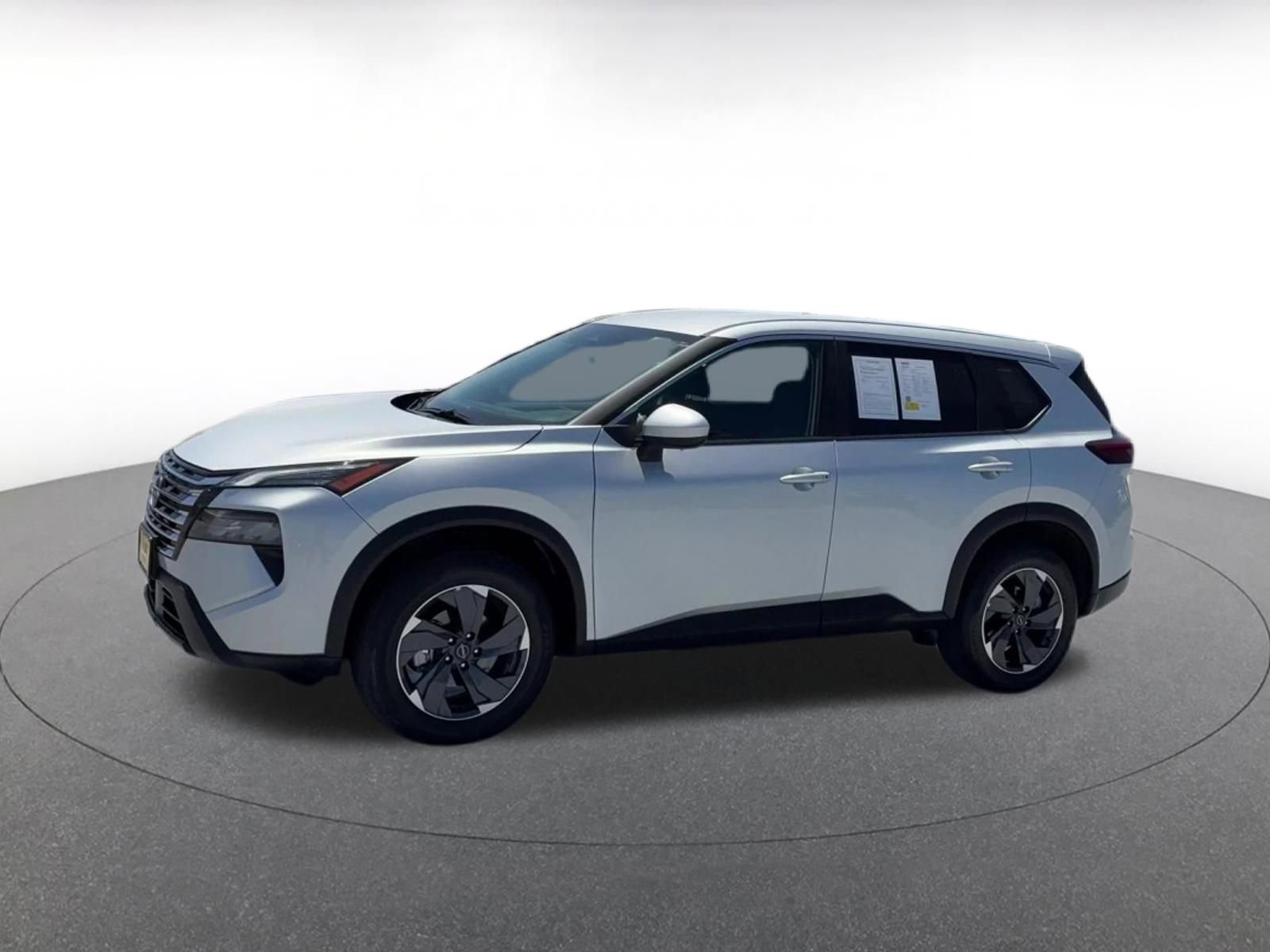 Used 2025 Nissan Rogue SV FWD image 8