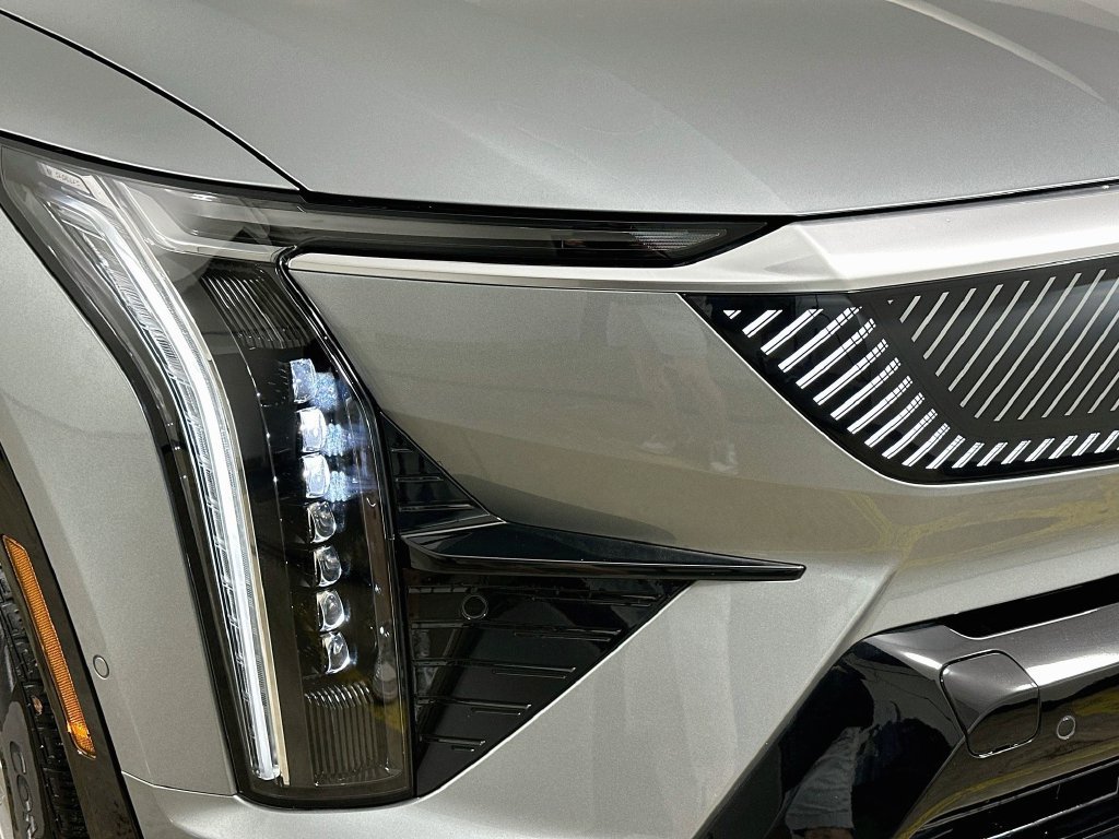 New 2027 Cadillac Optiq Luxury w/ LPO, Floor Liner Package AWD/4WD image 42